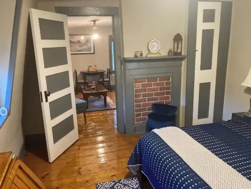 #4 Quaint 1 bedroom apartment in Historic Building - Apartments
