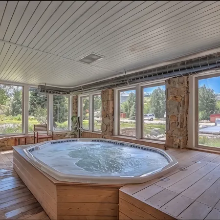Homey Hideaway Chalet in family friendly Tiger Run, mins from Breckenridge