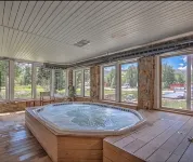 Homey Hideaway Chalet in family friendly Tiger Run, mins from Breckenridge