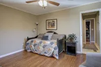 2 blocks from Tulsa Expo Square/Fairgrounds - Homestays