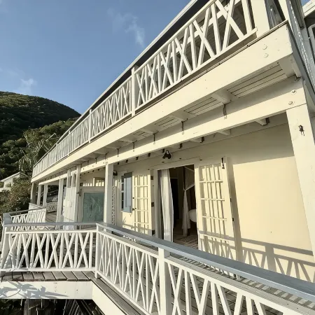 Artistically Designed Home with Huge Ocean Views, Small Dipping Pool and Hot Tub