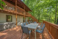 Peaceful 3 Bedroom Family Mountain Getaway in the Trees with Mirror Lake Access.