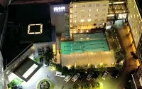 Grage Grand Business Hotel Cirebon - Pools