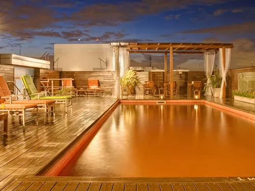 Broadway Hotel & Suites