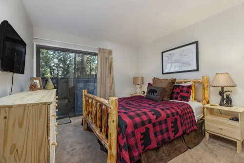 New Listing Pet Friendly 2-Bdrm Condo, Sleeps 5 . Ski to Lift , Near Bus Line.
