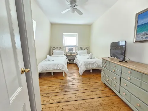 Alice Pet-Friendly Downtown Newport Rental with Parking