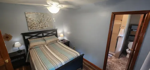 Sunset cottage complete w/large deck, fire pit and mins away from public beach