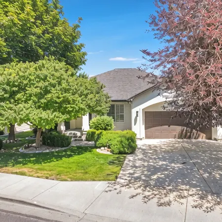 Luxury Home near Canyon; HOT TUB