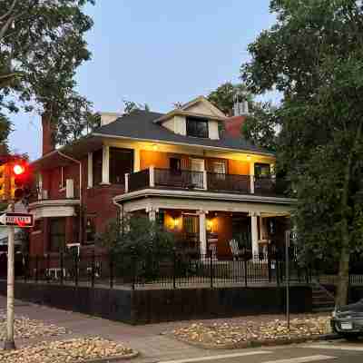 Spacious 5-bedroom Mansion in Downtown Denver area with AC, fitness room, WiFi Hotel Exterior