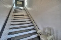 Luxury Lakeview Condo - Walk to Shops & Dining