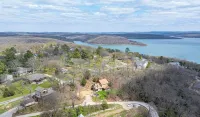 Redbud Lane Cabin at Lake Tenkiller - Homestays