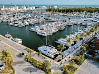 Sentient Waters: 63' Boat With Full Amenities & Sun Deck Hoteles en Stock Island