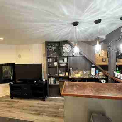 Spacious basement apt. Off-street parking, washer & dryer, kitchenette, sleeps 4 Fitness & Recreational Facilities