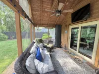 Peaceful, newly renovated 3 bedroom home located near the Blue Ridge Mountains - balcony
