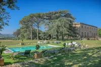 Château de Tauzies, the Originals Relais - Pools