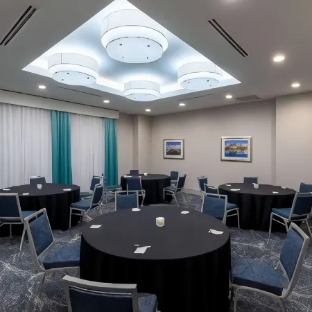 La Quinta Inn & Suites by Wyndham Round Rock Near Kalahari