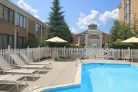 Ethan Allen Hotel - Pools