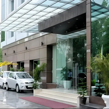 Venizia Sarovar Portico Отели рядом с достопримечательностью «Северный Дели»