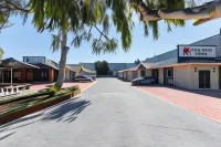 Gallery Hotel - Motels
