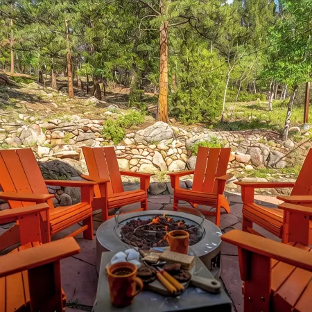 NEW Hot Tub + Arcade + Fire Pit + Mtn Views