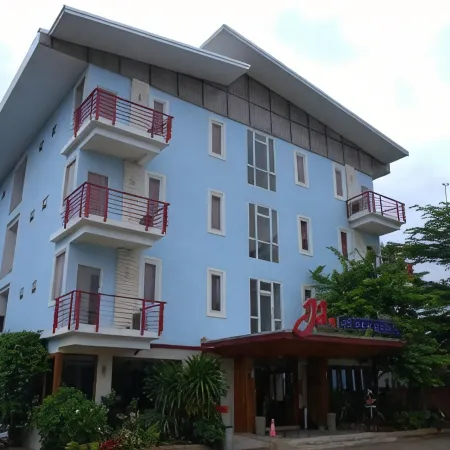 J2 Hotel