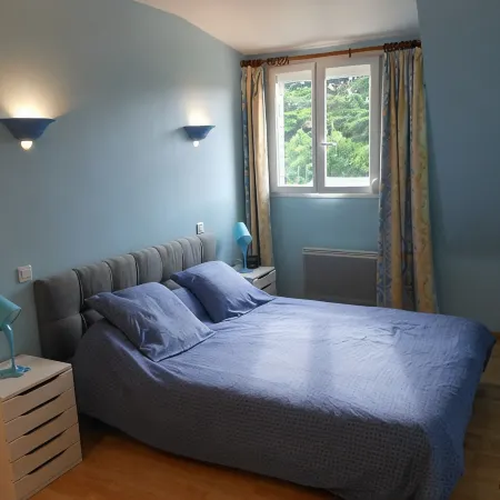 100m² house with 480m² enclosed garden 200m from the sea