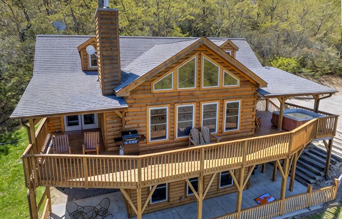 Log Home with Amazing Views of MT. Mitchell/Fireplace /Hot Tub/Pet Friendly