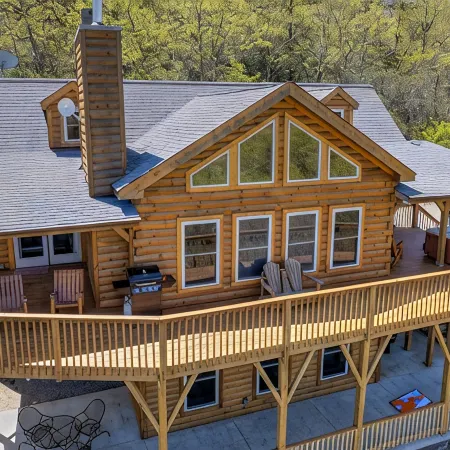 Log Home with Amazing Views of MT. Mitchell/Fireplace /Hot Tub/Pet Friendly