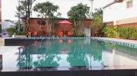 โรงแรม ตะวัน อันดา การ์เด้น สุราษฎร์ธานี - ที่มีสระว่ายน้ำ