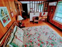 Smoky Falls Lodge - parking