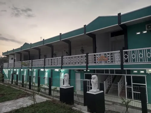 Penginapan Lamban Queens Kamar Double Bed Standar Room - Bintang 3