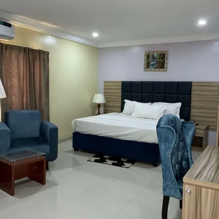 LIS Hotel and Suites