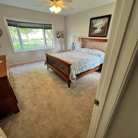 Spacious 4-BR, 3-bath, Lake Conroe waterfront home, Tri toon rental available.