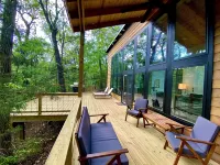 Cedar Hill Cabin 2 Bed 2 Bath Cabin in the Ozarks • Hot Tub •