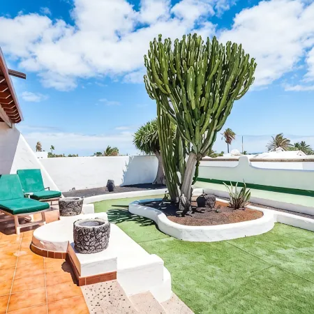 OPPORTUNITY! Stunning exclusive Villa next to the sea