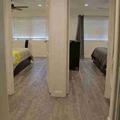Cozy condo for rent 3 minutes from the beach! Rooms