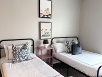 Good Vibes 2-Bedroom Apartment in Waukee - Central Location & Modern Comforts Hotels in Waukee