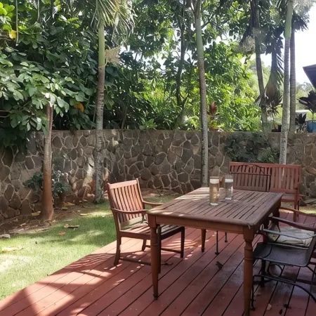 Awesome private studio w/AC one block to Sunset Beach