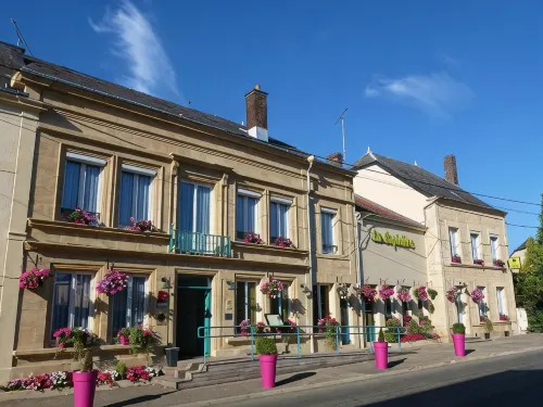 Logis Hôtel-Restaurant la Sapinière - parking