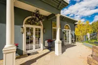 Exquisite pet friendly home, 5 blks from Gondola with stunning views!! - 按摩浴池