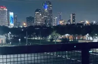 Modern & Luxurious Cozy<br>Downtown City View Getaway - Condos