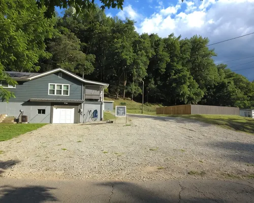 Trail Riders Retreat! Hatfield McCoy Trails. Private Pool. Loads of Parking! Hotels in Tug Hardee