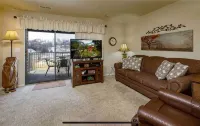 Tranquility with perfect location. Walk in unit NO STAIRS Golf course view - Apartments