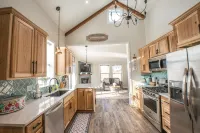KING Master En-Suite- BRAND NEW Home- Buffalo's Best Kept Secret! - Homestays
