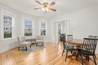 Historic Salem Retreat. Near Waterfront + Downtown - Condos
