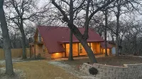 Cozy Lake Cabin located by the sandiest beach on Lake Texoma -Excellent  Fishing - Wifi