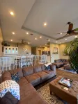 Roomy 4 bedroom 4 bathroom house on a 5 acre pond less than a mile from Texoma - balcon