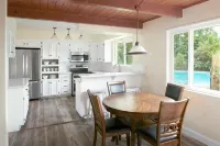 Stylish & Remodeled - Walk to Fresno State Stadium - สระว่ายน้ำส่วนตัว