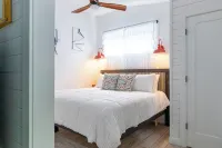 Tranquility Pond Cottage, Relax, Fish and Unwind - Bungalows