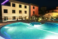 Cosmopolitan Hotel & Wellness - Pools